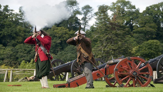 Red coats act out the battle of the boyne, a dark moment in irish history.
