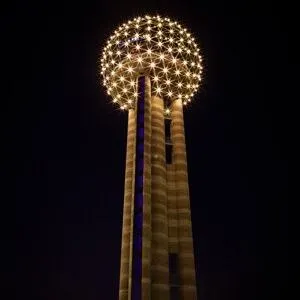 reunion tower in dallas at night