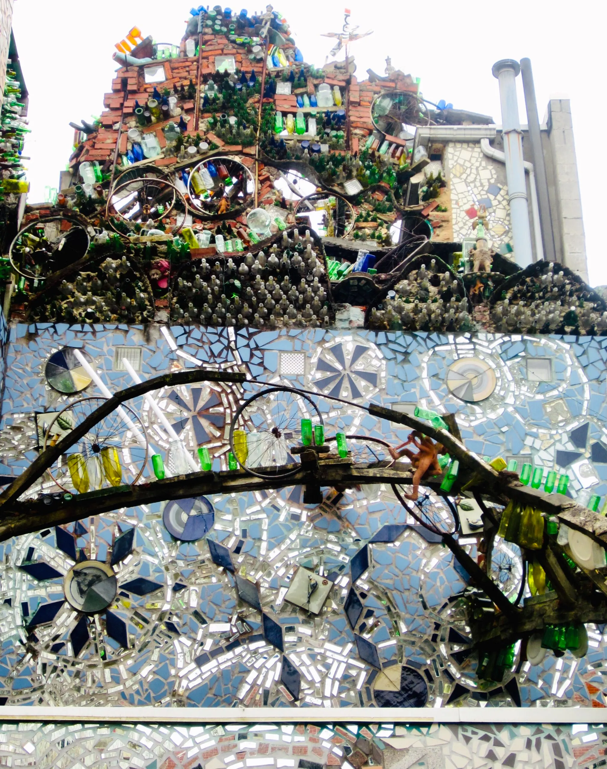 14 Fun, Teen-Approved Things To Do In Philadelphia A ziggurat of bottoms and mosaics the magic garden gallery in philadelphia.