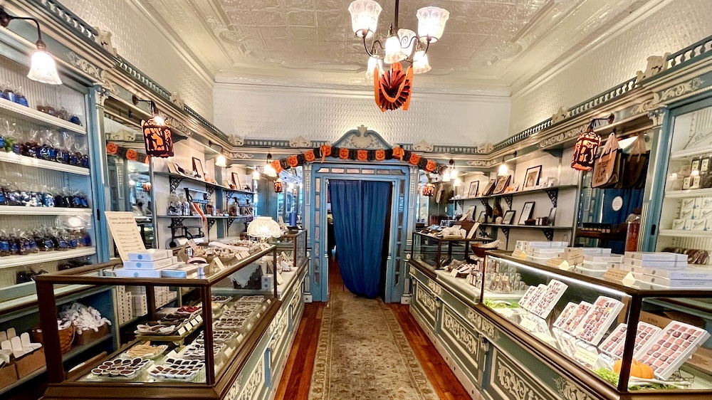 14 Fun, Teen-Approved Things To Do In Philadelphia The candy displays at shane's candy store are so fancy, you might think you were in a jewelry shop instead.