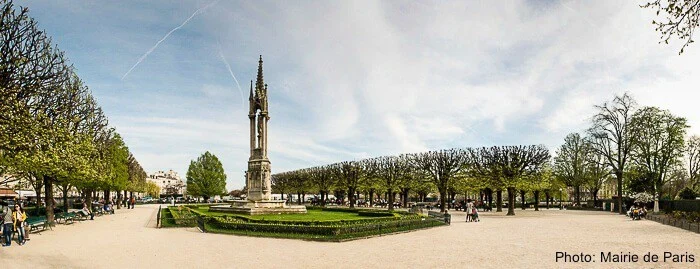 square jean xxiii near notre dame in paris