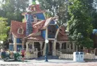 goofy's house in toon town, disneyland