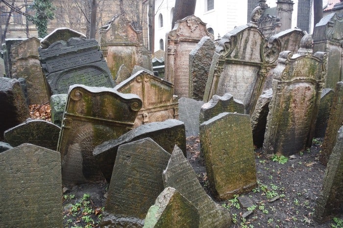 The crowded jewish cemetary in josefov