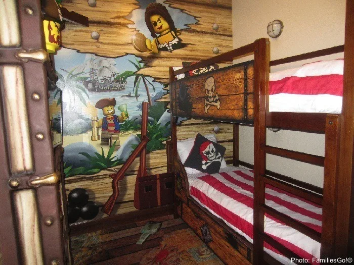 the pirate-themed kids bunks at the legoland hotel