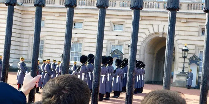 the changing of the guard in front of buckingham palace