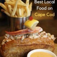 From clam chowder to lobster rolls, read our round-up of the best cape cod foods to eat with kids and the best restaurants to dine in. #capecod #massachusetts #food #restaurants #kids #clamchowder #lobsterroll #summer #vacation