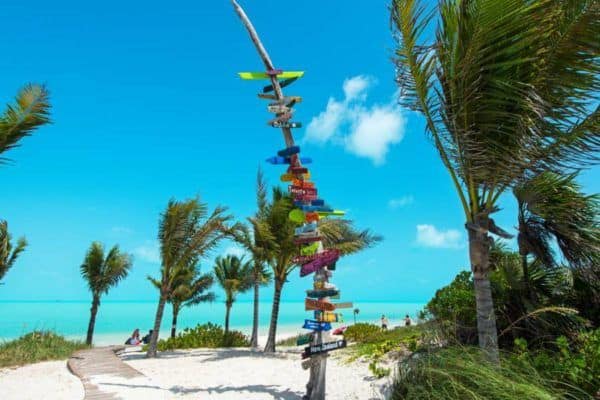 Kid-friendly long bay beach in tci