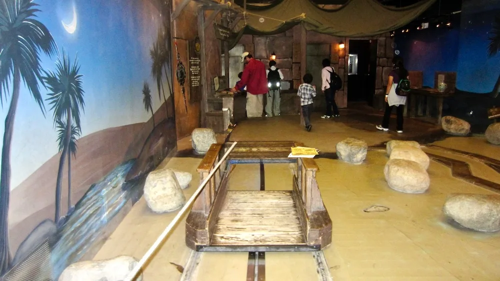 Baltimore: 9+ Top Sights &Amp; Hidden Gems To Explore With Kids Kids can pull themselves across a river full of alligators (drawings) at port discovery.