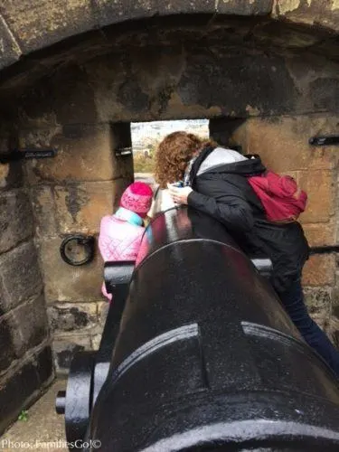 the castle at the top of edinburgh's royal mile