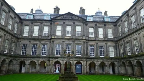 Edinburgh's Royal Mile: Essential Things To Do With Kids the palace at the bottom of edinburgh's royal mile