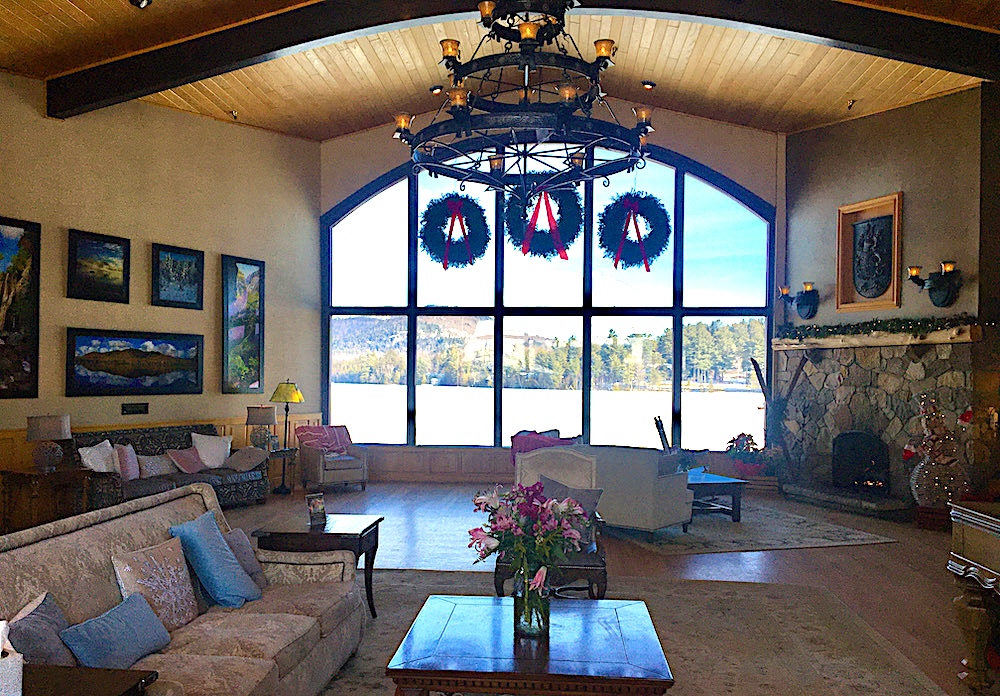 The golden arrow has a nice lounge with a fireplace and gorgeous lake view but doesn't have couches grouped for conversations.