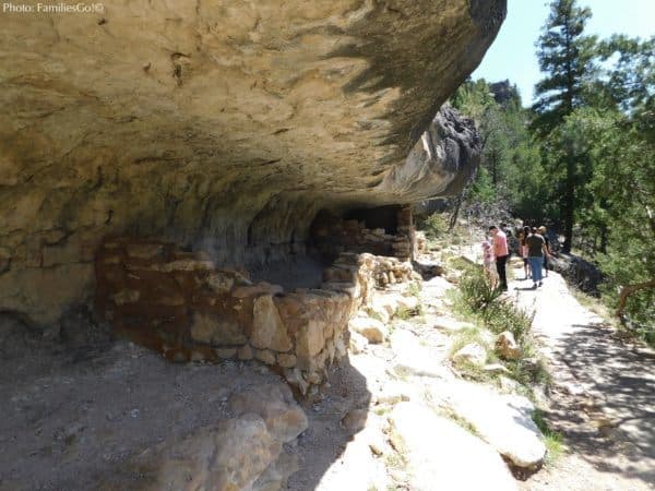 Walnut canyon in arizona has pueblo ruins