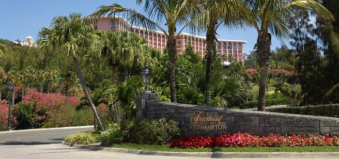 The green and leafy entrance to the pink fairmont southampton