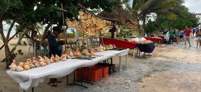 souvenir vendor in mahahual