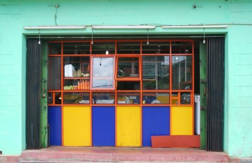 A food stall in cuba where you can expect to pay cash.