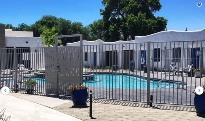 El vado motel pool