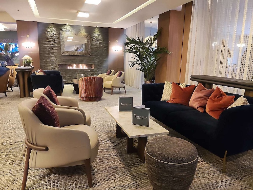 The comfortable lobby/bar at the doubletree west end is its best feature, with a modern fireplace and clusters of couches and chairs around coffee tables.