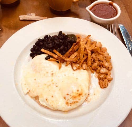 Plazuela's huevos rancheros