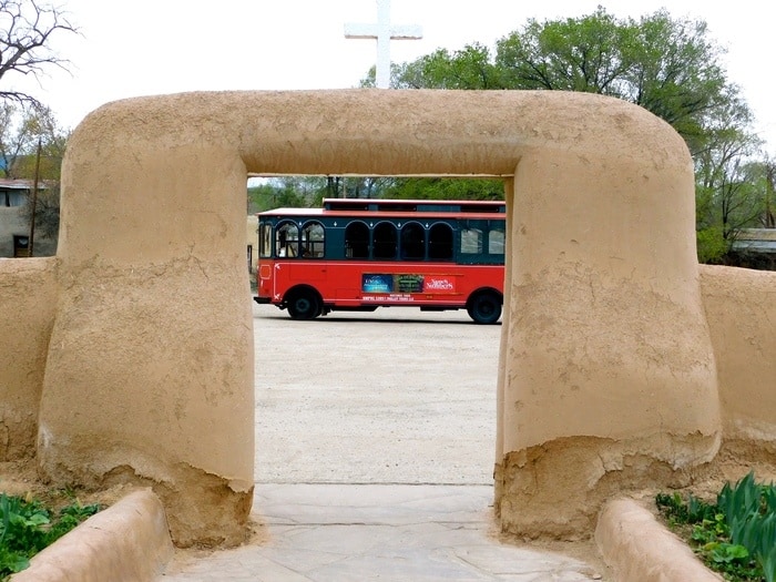 The taos trolley outside san francisco de asis