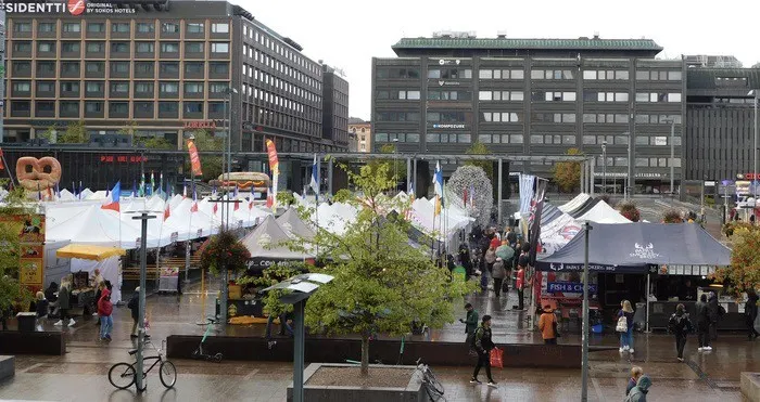 Outdoor food stalls in plaza narinkka.
