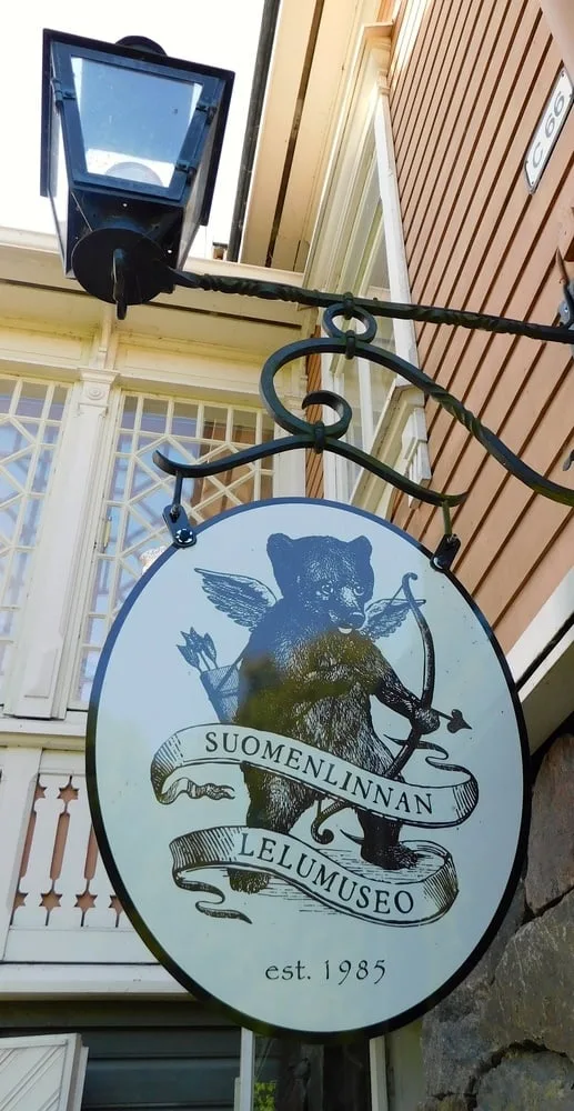 The sign for the toy museum in suomelinna island has friendly bear.