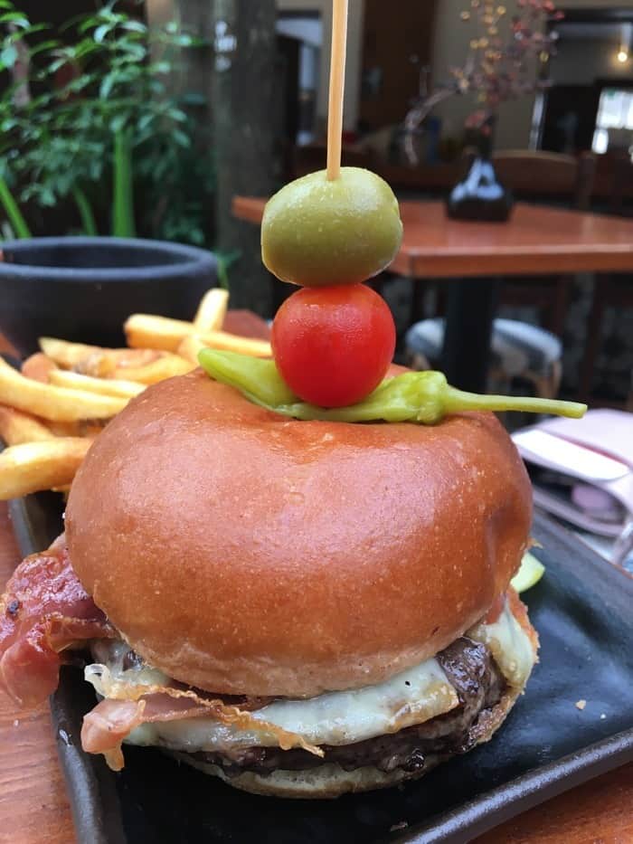 The hamburger at caballo de taverna