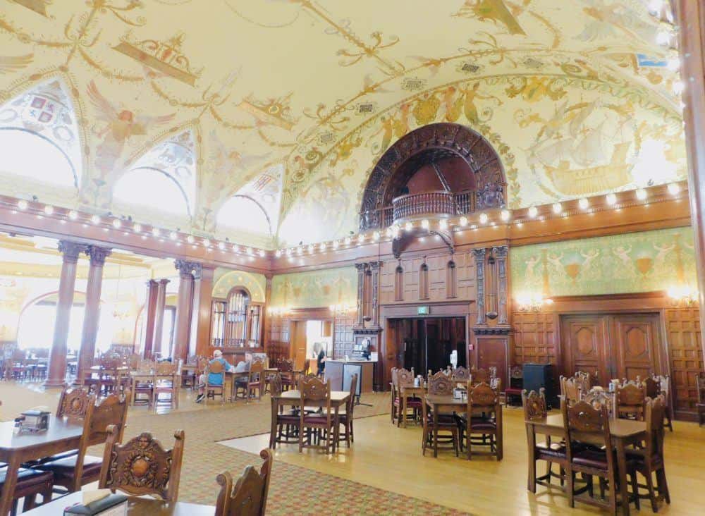 Flagler college's elaborate dining hall.