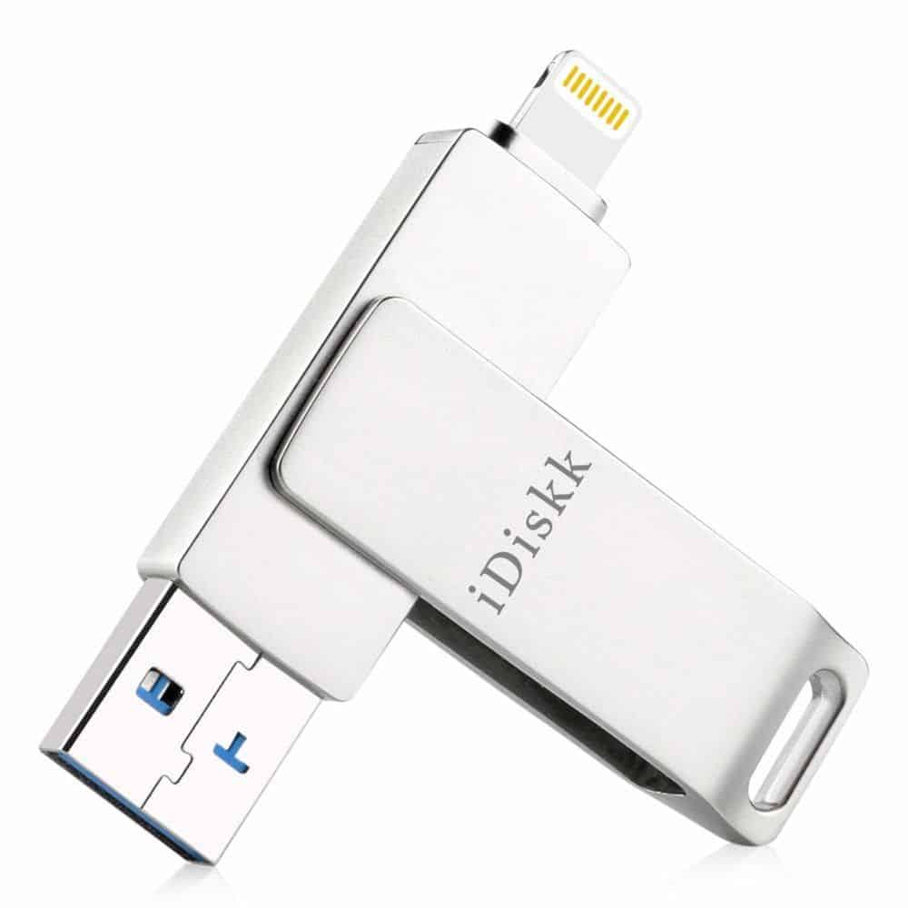 The best tech gifts can help you to not lose your photos on vacation. Back them up and free up space with a memory stick for phones.