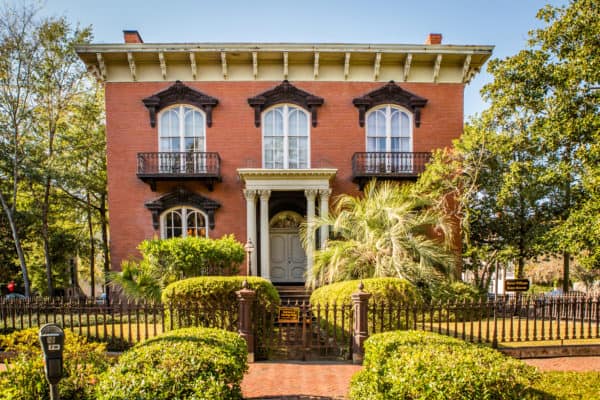 Mercer house is the setting for the controversial murder at the center of midnight in the garden of good & evil
