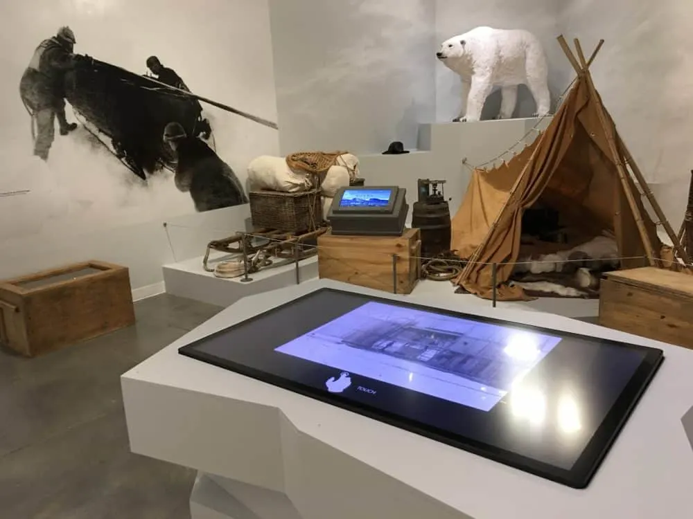an exhibit on an arctic circle balloon expedition combines reall artifacts, staging and interactive elements at the international ballooning museum in new mexico.