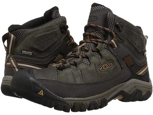 keen's targhee hiking boot keeps mens feet warm and dry in cool weather hiking.