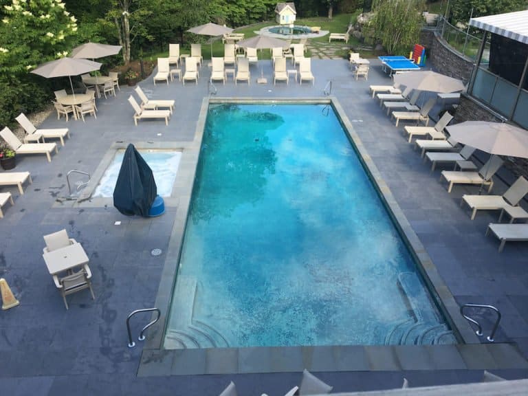 The green mountain inn has a good size pool with a nice deck, a hot tub and a kids' wading pool.