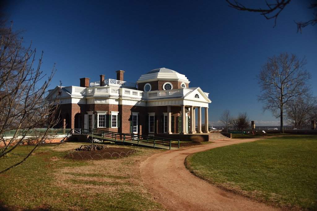 Monticello, thomas jefferson's homeis small,unique shaped and with great valley views.