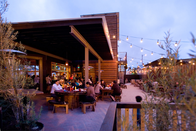 The station tavern has local beer, popular burgers and kid-friendly backyard dining.