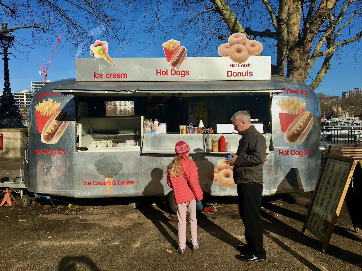 A truck on London's South Bank that makes fresh doughnuts is popular with tweens.