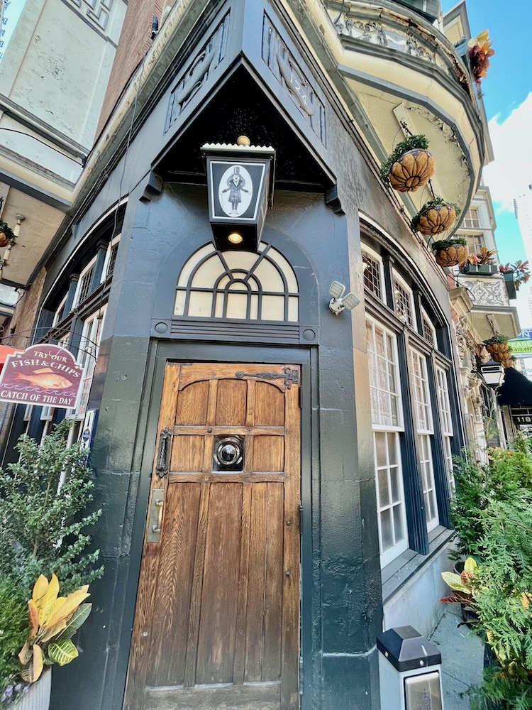 The welcoming front door and dandy lion lamp of the dandelion pub near rittenhouse square.