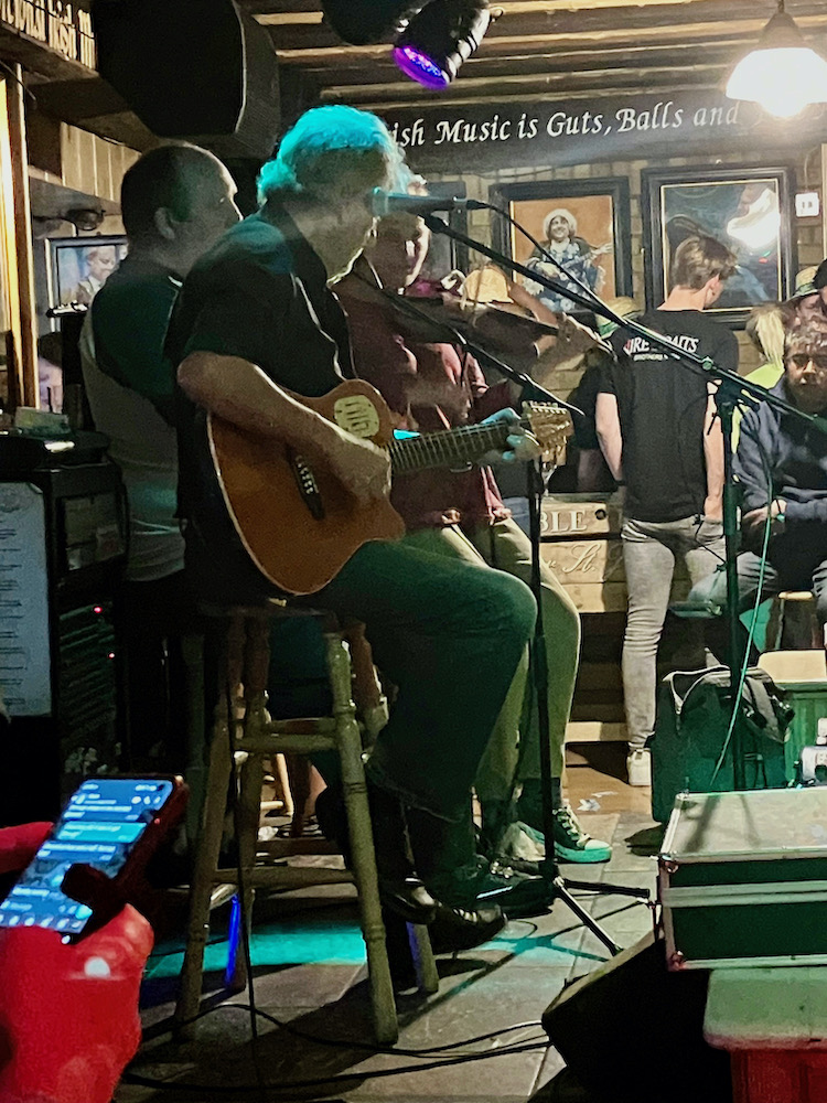 live musicians at the oliver st.john gogarty pub in temple bar.