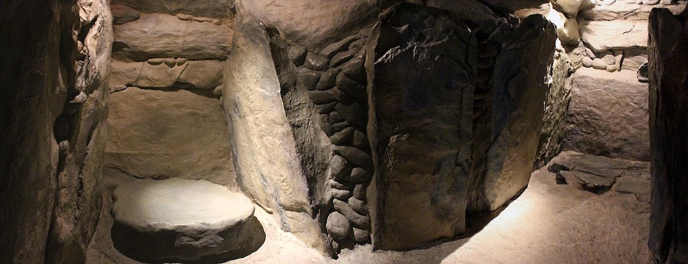 A copy of the inner chamber of newgrannge at the site's visitors' center.