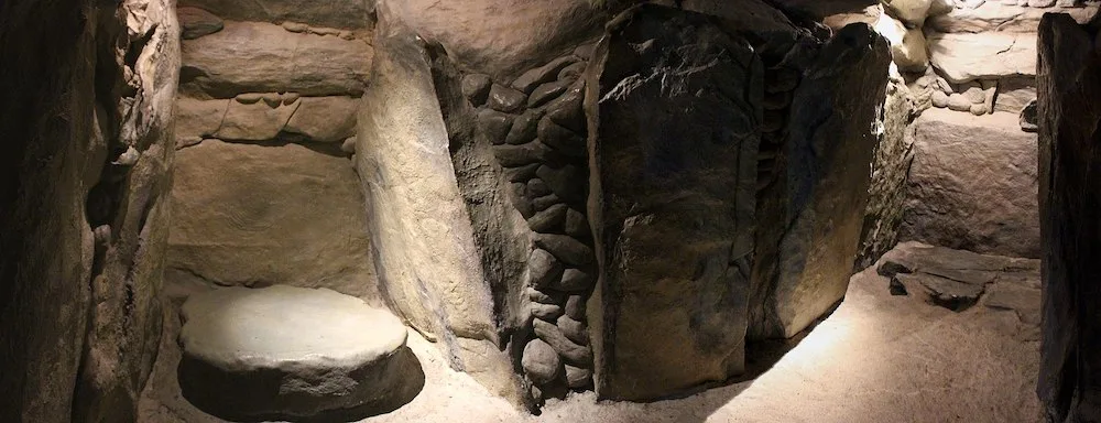 a copy of the inner chamber of newgrannge at the site's visitors' center.