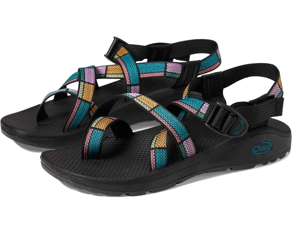 9 Cute Sandals For Moms That Travel Well & Keep Feet Happy