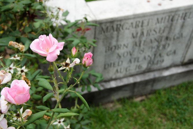 A walking tour around atlanta's grant park area makes for a fun father's day experience gift with the family