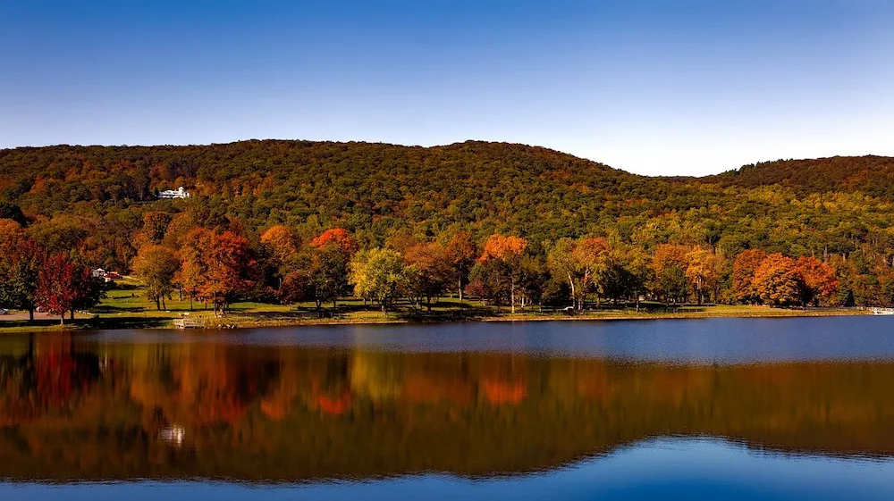 fall foliage in the hills along the banks of squantz pond in connecticut can be spectacular.