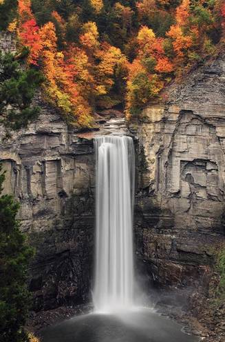 Taghannok falls in autumn, ithaca