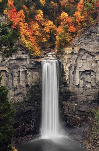 taghannok falls in autumn, ithaca