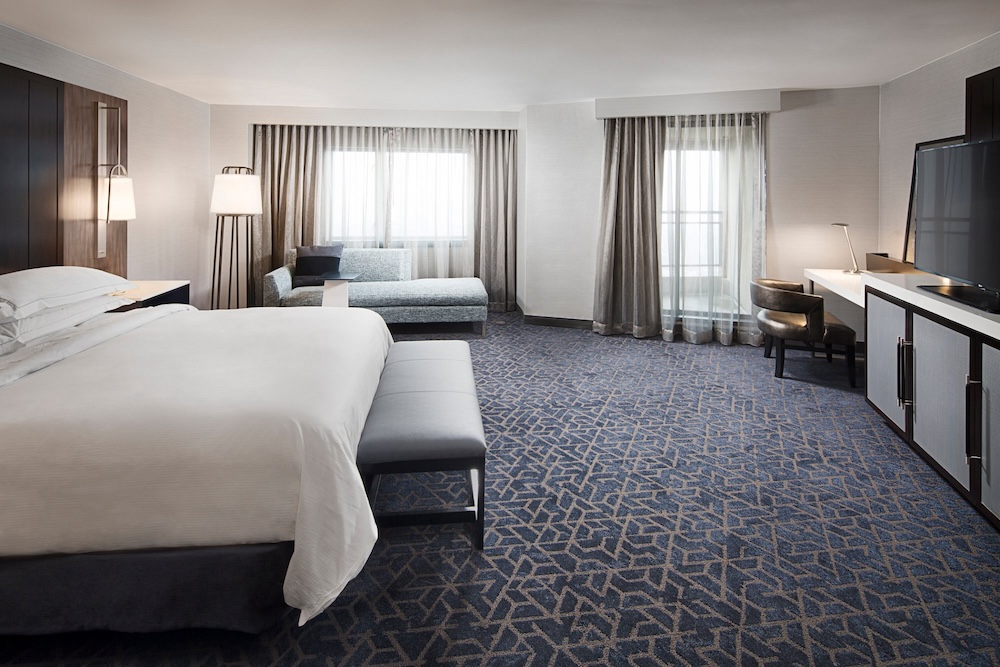 a room with plenty of floor space, windows and good light at the hilton back bay in boston.