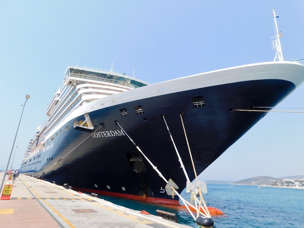 The 2350-passenger oosterdam is a small cruise ship by today's standards.