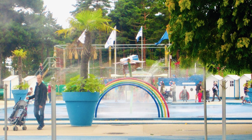 The jardin accimitation in paris has a fun water play area, one of the activities that are included with park admission.