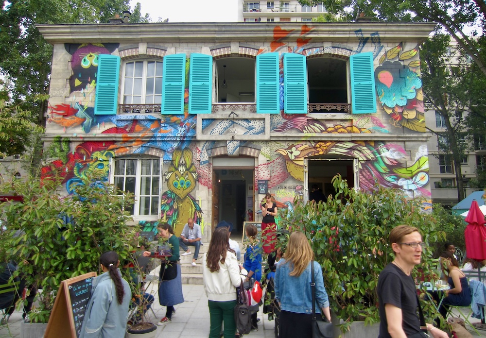 On a walk along the paris plage with kids you'll see colorful activities, people and buildings.